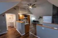 Cozy Loft steps from VT Downtown