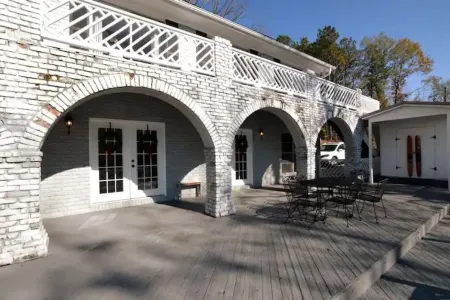 Families Love This Logan Martin Memory Maker Отели в г. Алпайн