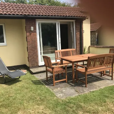 Lovely Self Catering Holiday Bungalow in North Cornwall - Sleeps 4 Отели в г. Бьюд