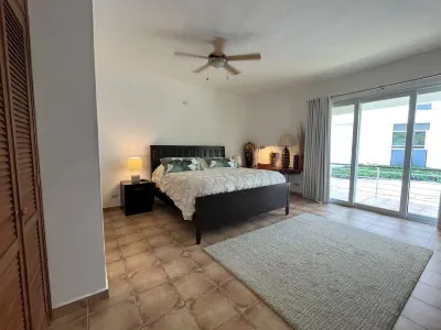Spacious & quiet 3 BR Apt. with ocean view