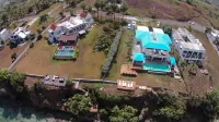BEAUTIFUL AND ELEGANT 5 BDRM OCEAN FRONT HOUSE WITH DIRECT ACCESS TO THE OCEAN