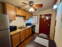 Villa B - a cozy studio with kitchen a minute away from downtown Palm Springs!