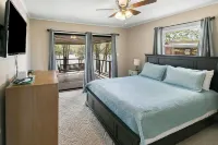 A Shore Thing - no steps to dock! Hot tub, fire pit ~ Sleeps 22 ~