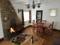 COSY COTTAGE WITH REAL FIRE AND FABULOUS VIEWS IN CARMARTHENSHIRE, WALE Hotels in Kidwelly