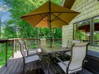 Ellicottville Chalet with beautiful storybook creek 曼斯費爾德酒店