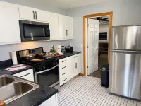 Private Downtown Apt, King Bed, Jet Bath, Fireplace, Grill, near Indiana Dunes