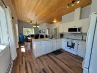 Meadow View Guest House, covered parking and only 10 minutes from ski hill