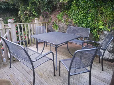 Modern Townhouse In Fowey, Cornwall, England Hotels near Tremeer Farm - Yurt Glamping Holidays in Cornwall, UK