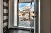 Lux. 4BR House with Pool near DT Hotels in Brossard