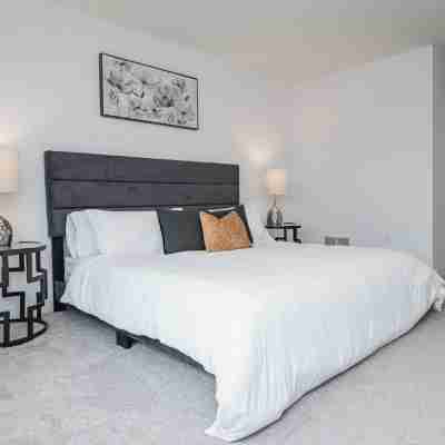 Cozy Niagara Falls Getaway! 5 mins from major attractions. Rooms