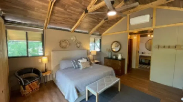 Lake front glamping cabin. Bathroom inside.