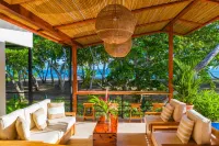 New DIRECT BEACHFRONT-7BR,7bath-close to Manuel Antonio, Dominical, whale’s tail