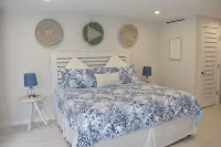 Beautiful 2/2 Beachfront Condo-Capstan415