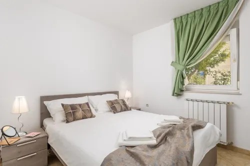 Apartment with sea view and quiet Mediterranean ambience