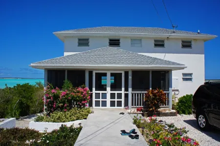 Secluded & Quiet Beachfront Home w/ Beautiful View on Lochabar Bay. Family fun!