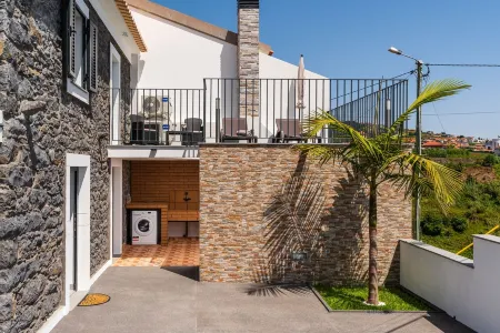Casa da Portada, by the fountain with views to Calheta Отели в г. Lombo Do Doutor