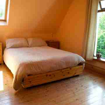 Rusheens Cottage. Charming comfortable cottage with sauna in peaceful valley. Rooms