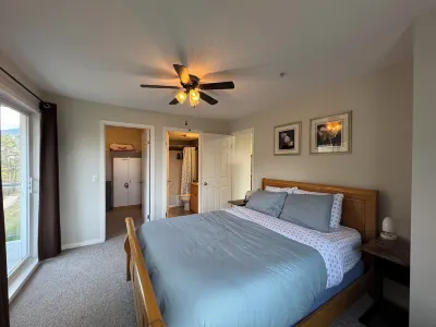 2 Bedrooms & 2 Bathrooms | End Unit | Great West Facing View | Hot Tub and Pool