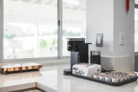 Stylish Home w Full Kitchen Garage Backyard Hotels in Baldwin Park