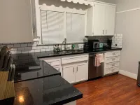 Charming 3-bedroom house with WiFi and AC in lovely Modesto Các khách sạn gần Regional Fire Training Center