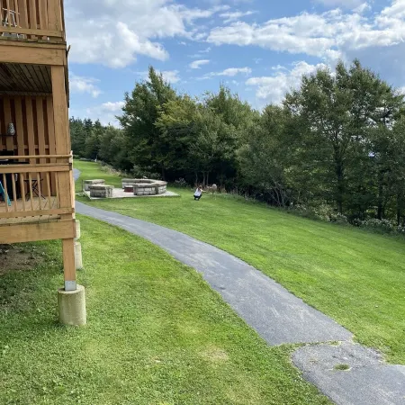3bd/2ba Summit Condo Close to Village and on shuttle route.