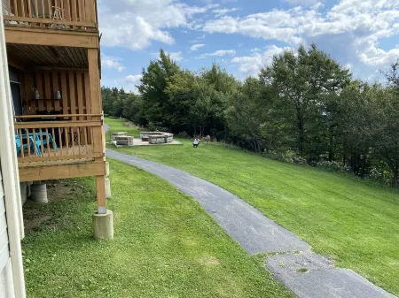 3bd/2ba Summit Condo Close to Village and on shuttle route.