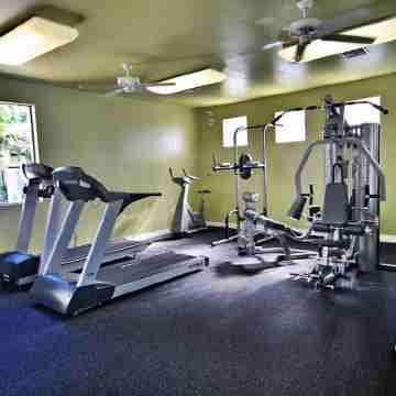 PRIVATE CONDO IN BEAUTIFUL GATED COMMUNITY IN SEVEN HILLS Fitness & Recreational Facilities