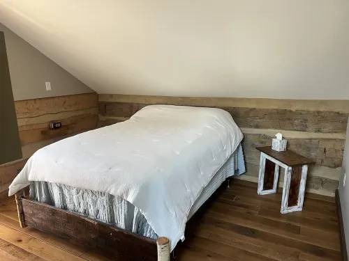 Wooden Head Cabin Early1800's Log Cabin with a View and Modern Amenities