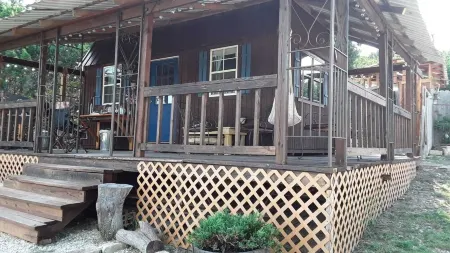 Zannabella  B&B-Glamping- Cedar Grove Cabin - Ingram, TX  breakfast included