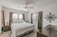 Large Pet Friendly House Walking Distance To Will Rodgers Stadium /Dickies Arena Hotels in Fort Worth Cultural District