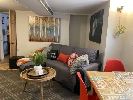 10-15 MIN FROM O'HARE CHICAGO-LOVELY 3BEDROOMS GARDEN APARTMENT