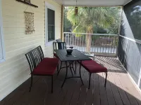 20% OFF NOV, Dog Friendly, POOL, w/Fenced Yard, Bay and Beach Access!