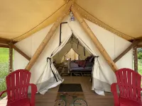 “Sunshine” Glamping, Private Bath + Hot Tub