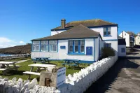 Superb Sea Views.Private Off-Road Parking.Fenced Garden. Light,Spacious & Airy.
