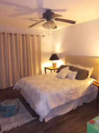 Home Walking/Biking Distance to Downtown and Beach and Gulf Islands National Sea