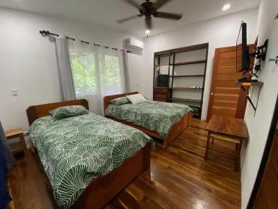SAMARA - Stunning 2 bedroom House 15 min from the Beach.