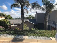 Sunny family home in the winelands
