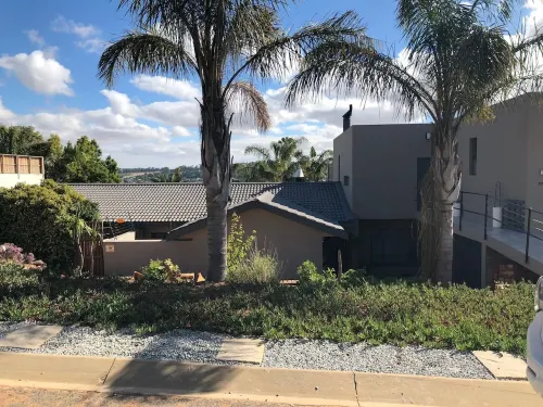 Sunny family home in the winelands