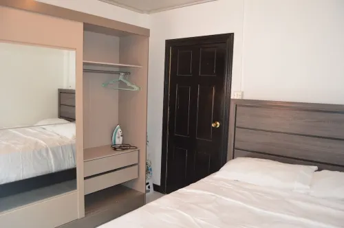 Apartment Luxe Next to Malls Central Location