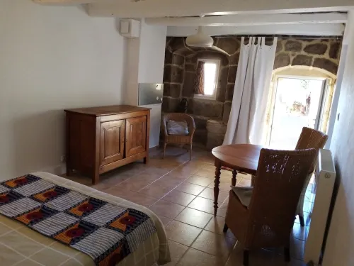 Studio with breathtaking views, nearby hiking and swimming trails