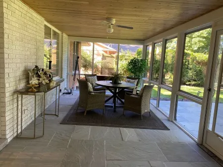 The Enniskillen House (Stunning Property) Отели рядом с достопримечательностью «Сентенниал Лилак Гарден»