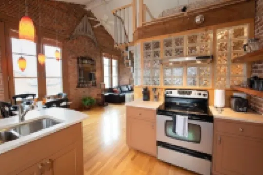 Historic Apartment Downtown Kingston