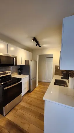 ENTIRE 2 BEDROOM APARTMENT BY UW RESEARCH PARK Отели рядом с достопримечательностью «Університет ім. Вільфреда Лорьє»