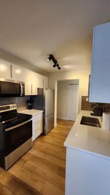ENTIRE 2 BEDROOM APARTMENT BY UW RESEARCH PARK