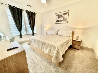 Elegant 2 King Beds Southside with Pool and Gym Near Mayo Clinic UNF and Beaches Hotels near Publix Super Market at Windsor Commons Shopping Center