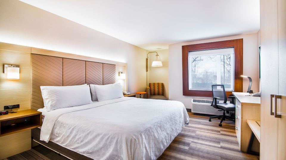 Holiday Inn Express & Suites LANGLEY by IHG