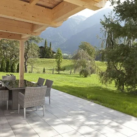 Spacious vacation home with large garden