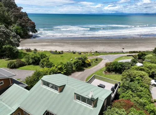 Surfs Reach - a stunning beachfront retreat Hotels in Ohope