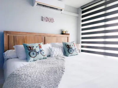 Beautiful Posh Condo Newly Renovated with King Bed Hotels near Annaly/Carambola TidePools TrailHead