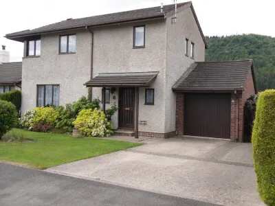 Executive House,WiFi,Superb Views,Pets O.K.Walk into Llanrwst.Sleeps 7+Baby/cot Hotels in 